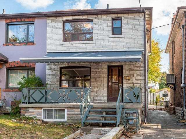 81 Roseneath Gdns, House semidetached with 3 bedrooms, 2 bathrooms and 1 parking in Toronto ON | Image 1