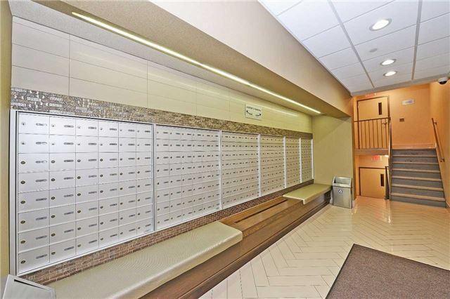 403 - 270 Scarlett Rd, Condo with 3 bedrooms, 2 bathrooms and 1 parking in Toronto ON | Image 5