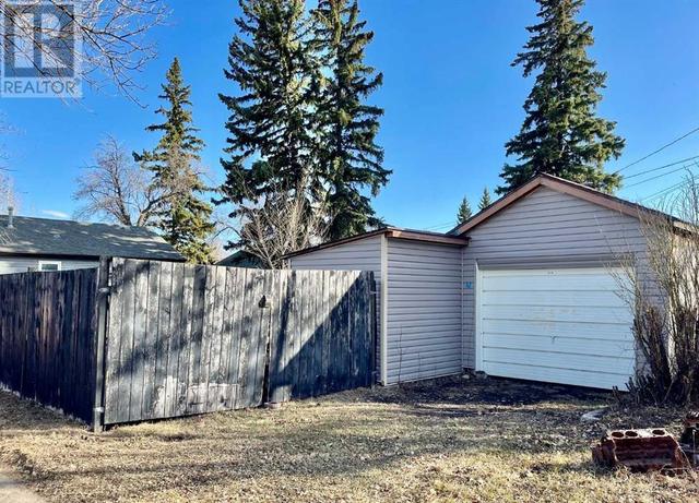 822 10 Street, House detached with 3 bedrooms, 1 bathrooms and 3 parking in Wainwright AB | Image 43