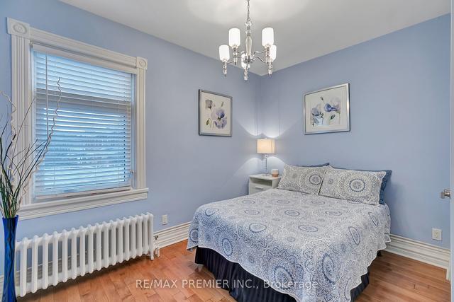 32 Robinson St, House attached with 4 bedrooms, 2 bathrooms and 1 parking in Toronto ON | Image 11