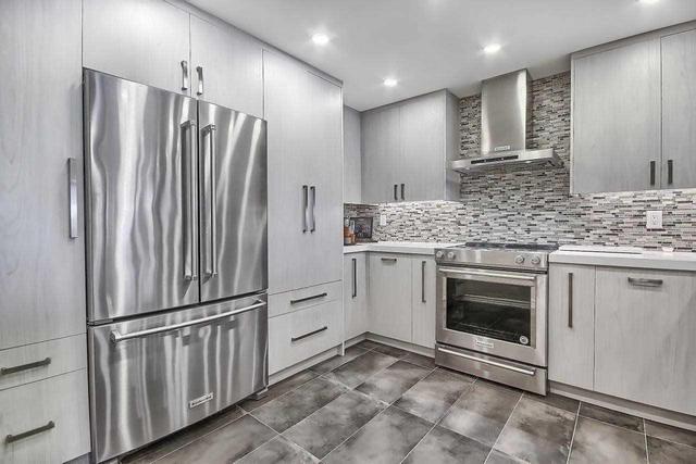 514 - 33 Weldrick Rd E, Condo with 3 bedrooms, 2 bathrooms and 1 parking in Richmond Hill ON | Image 3