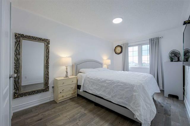 691 Blythwood Sq, House detached with 3 bedrooms, 3 bathrooms and 5 parking in Oshawa ON | Image 24