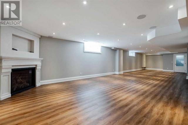 70 Veronica Dr, House detached with 4 bedrooms, 6 bathrooms and 6 parking in Mississauga ON | Image 28