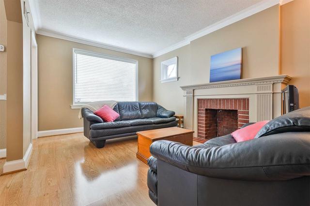 594 Broadway Ave, House detached with 2 bedrooms, 1 bathrooms and 2 parking in Toronto ON | Image 6