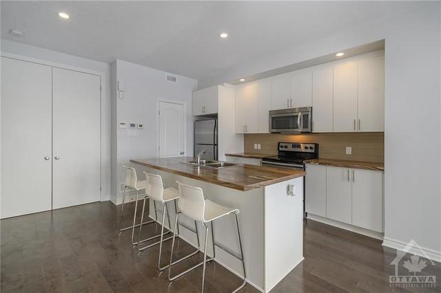 218 Chaperal Private, Townhouse with 2 bedrooms, 3 bathrooms and 2 parking in Ottawa ON | Image 5