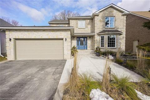 536 Forest Hill Drive E, House detached with 5 bedrooms, 2 bathrooms and 6 parking in Kingston ON | Card Image