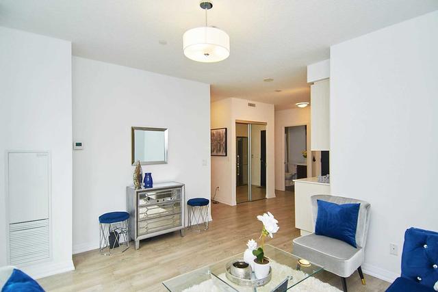 309 - 101 Erskine Ave, Condo with 2 bedrooms, 2 bathrooms and 1 parking in Toronto ON | Image 6