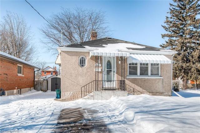 40 Elgin Street N, House detached with 2 bedrooms, 1 bathrooms and 2 parking in Cambridge ON | Image 1