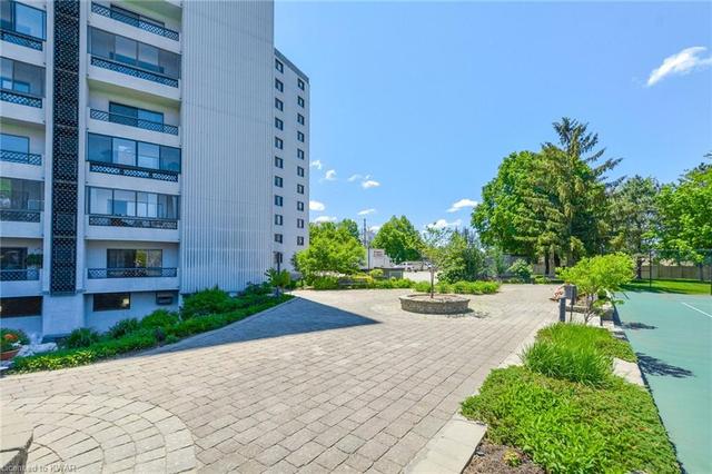 205 - 250 Glenridge Drive, House attached with 3 bedrooms, 2 bathrooms and 1 parking in Waterloo ON | Image 38