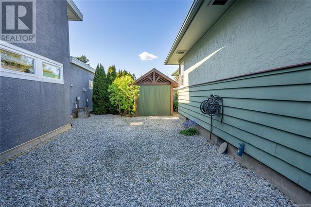 2834 Inlet Ave, House detached with 4 bedrooms, 1 bathrooms and 2 parking in Saanich BC | Image 32