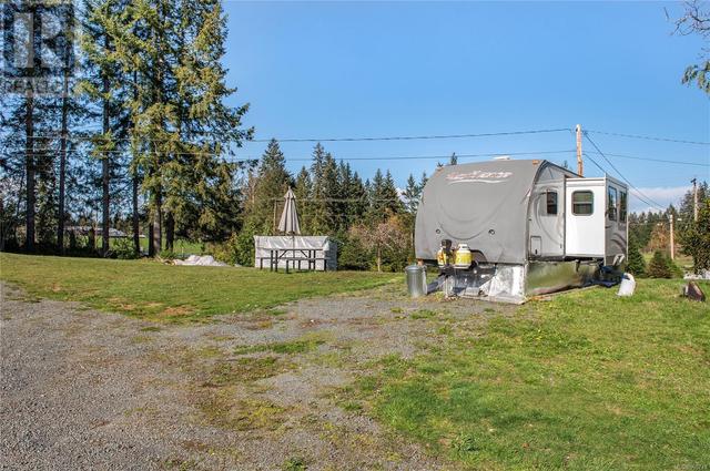 7997 Island Hwy N, House detached with 4 bedrooms, 3 bathrooms and 5 parking in Comox Valley C (Puntledge   Black Creek) BC | Image 37