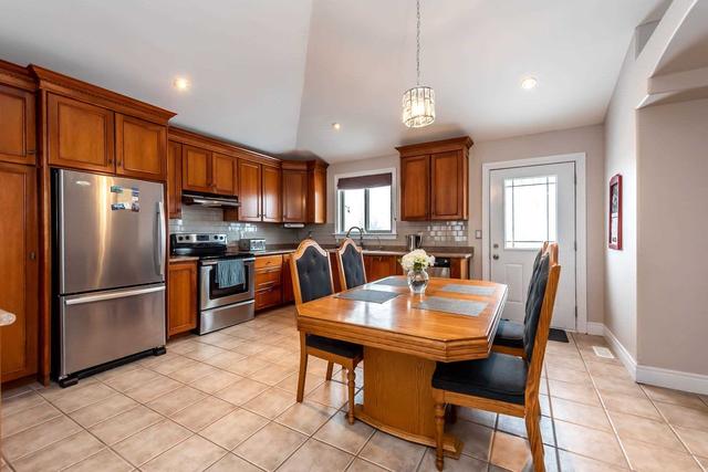 28 Barnes Farm Rd, House detached with 3 bedrooms, 3 bathrooms and 8 parking in Brant ON | Image 2