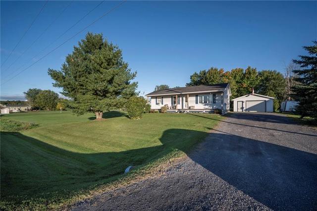 16979 Mcneil Road, House detached with 4 bedrooms, 1 bathrooms and 6 parking in North Stormont ON | Image 3