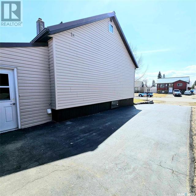 206 Wells Avenue E, House detached with 4 bedrooms, 2 bathrooms and null parking in Langenburg SK | Image 10