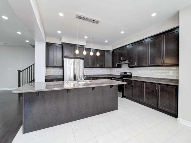 1380 Basswood Cres, House detached with 4 bedrooms, 3 bathrooms and 6 parking in Milton ON | Image 3