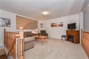 137 Lynch Circ, House attached with 3 bedrooms, 3 bathrooms and 1 parking in Guelph ON | Image 11
