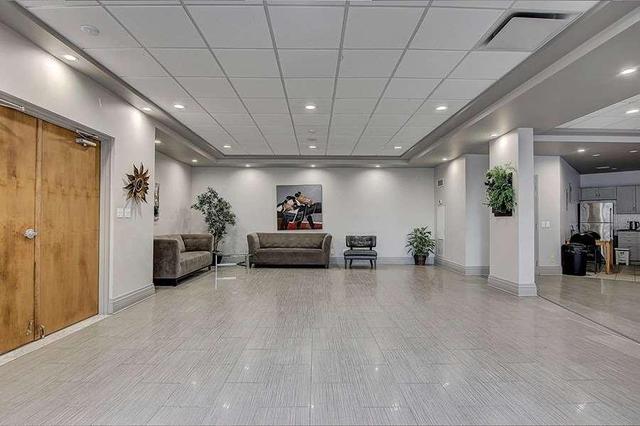 1003 - 50 Disera Dr, Condo with 2 bedrooms, 2 bathrooms and 2 parking in Vaughan ON | Image 3