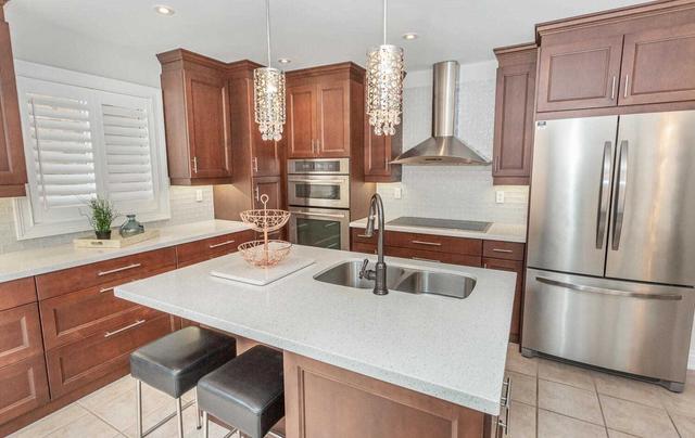 1577 Dockray Dr, House detached with 4 bedrooms, 3 bathrooms and 6 parking in Milton ON | Image 6