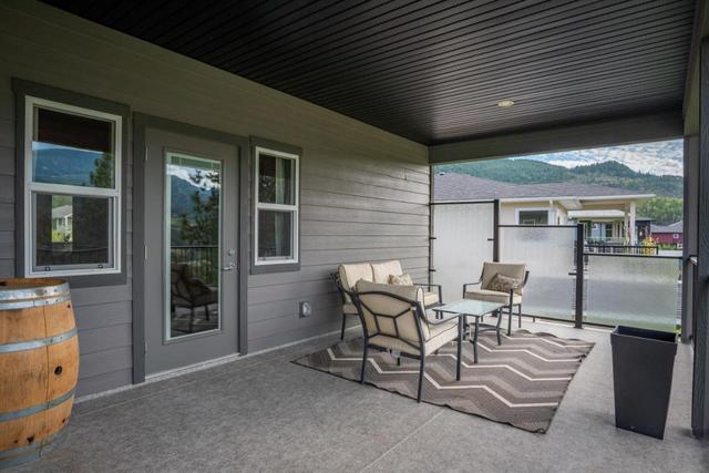 729 Prairie South Road, House detached with 4 bedrooms, 3 bathrooms and null parking in Central Kootenay J BC | Image 34