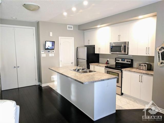 115 Chaperal Private, Townhouse with 2 bedrooms, 2 bathrooms and 2 parking in Ottawa ON | Image 4