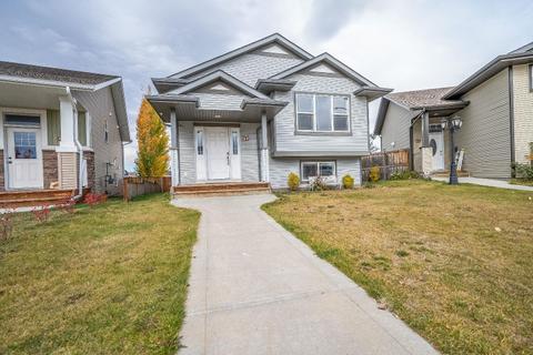 60 Long Close, House detached with 5 bedrooms, 3 bathrooms and 1 parking in Red Deer AB | Card Image