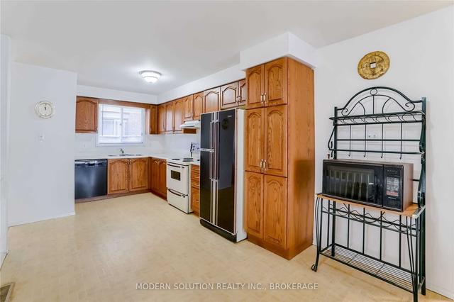 50 Allanbrook St, House detached with 3 bedrooms, 2 bathrooms and 4 parking in Hamilton ON | Image 2