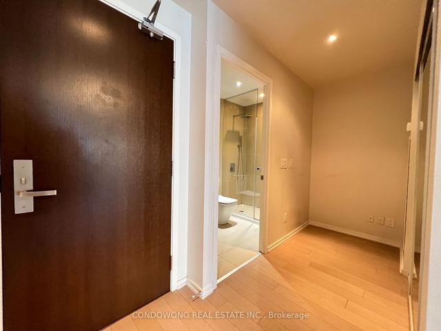 2401 - 70 Temperance St, Condo with 2 bedrooms, 2 bathrooms and 0 parking in Toronto ON | Image 10