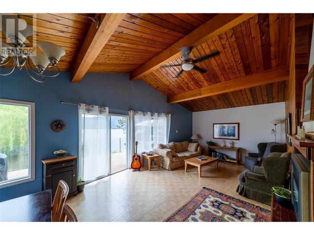 17130 Coral Beach Road, House detached with 3 bedrooms, 2 bathrooms and 3 parking in Lake Country BC | Image 15