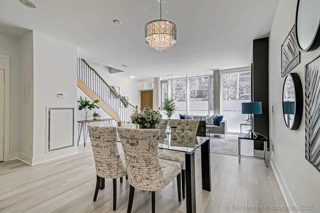 th1 - 32 Davenport Rd, Townhouse with 2 bedrooms, 2 bathrooms and 1 parking in Toronto ON | Image 2