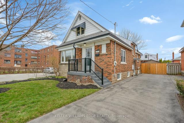 165 Crosthwaite Ave S, House detached with 3 bedrooms, 2 bathrooms and 4 parking in Hamilton ON | Image 1