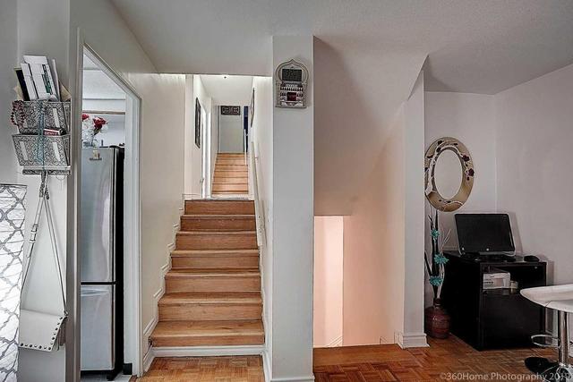 1111 - 11 Wincott Dr, Condo with 3 bedrooms, 2 bathrooms and 1 parking in Toronto ON | Image 10