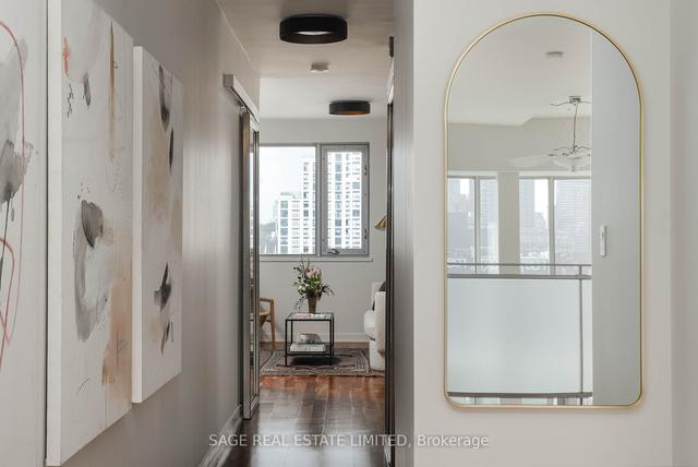 612 - 160 Baldwin St, Condo with 1 bedrooms, 2 bathrooms and 1 parking in Toronto ON | Image 6