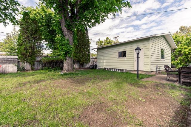1008 30 Street S, House detached with 3 bedrooms, 2 bathrooms and 2 parking in Lethbridge AB | Image 35