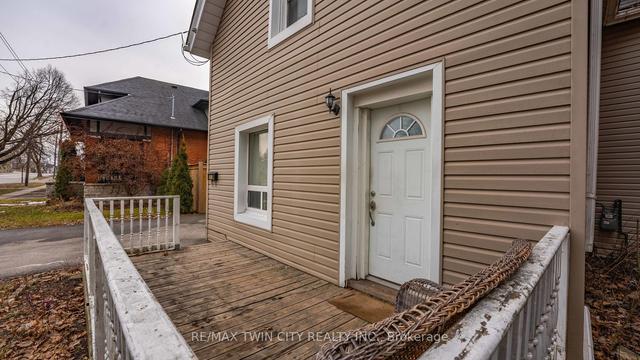 151 Erie Ave, House detached with 4 bedrooms, 2 bathrooms and 2 parking in Brantford ON | Image 15