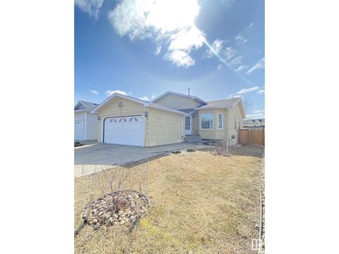 2211 133 Av Nw, House detached with 4 bedrooms, 3 bathrooms and null parking in Edmonton AB | Card Image
