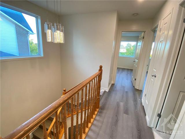 218 Highpointe Crescent, House detached with 3 bedrooms, 3 bathrooms and 2 parking in Ottawa ON | Image 12