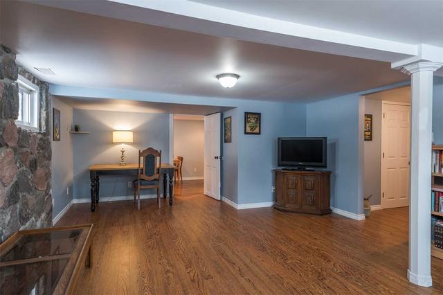 71 Cowans Cres, House detached with 2 bedrooms, 1 bathrooms and 7 parking in Kawartha Lakes ON | Image 22