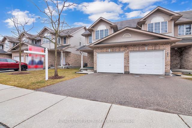 312 Fallowfield Dr, Townhouse with 3 bedrooms, 4 bathrooms and 3 parking in Kitchener ON | Image 2