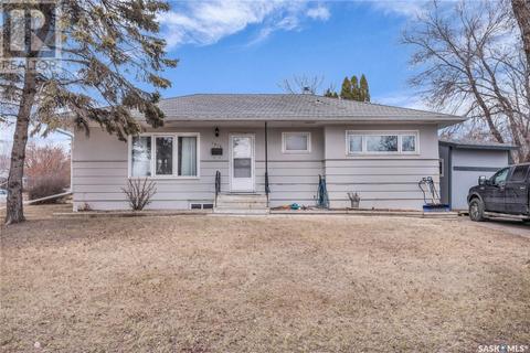 1813 Park Avenue, House detached with 6 bedrooms, 2 bathrooms and null parking in Saskatoon SK | Card Image