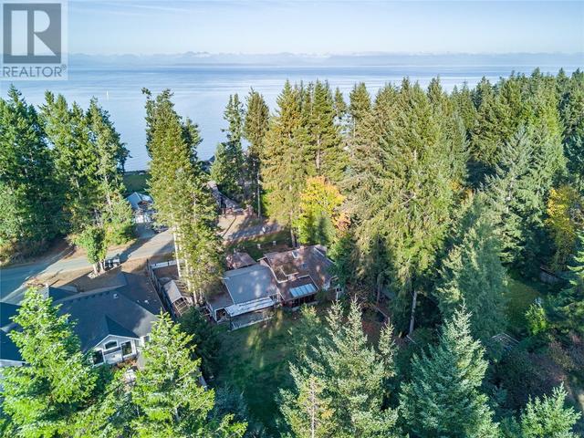 1589 Seaview Rd, House detached with 4 bedrooms, 3 bathrooms and 3 parking in Comox Valley C (Puntledge   Black Creek) BC | Image 33