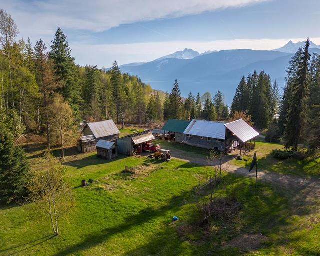 589 Sagacious Road, House detached with 2 bedrooms, 1 bathrooms and null parking in Columbia Shuswap B BC | Image 5