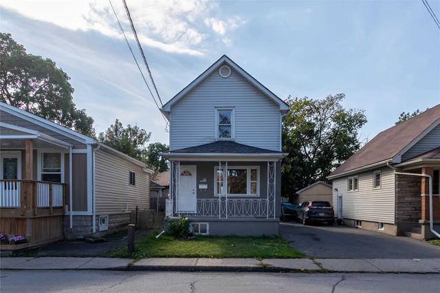 181 Vine St S, House detached with 3 bedrooms, 1 bathrooms and 2 parking in St. Catharines ON | Image 1