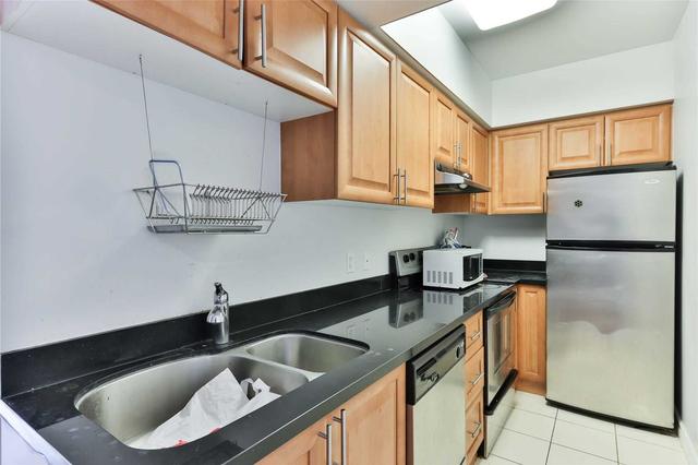 1003 - 263 Wellington St, Condo with 2 bedrooms, 1 bathrooms and 1 parking in Toronto ON | Image 18