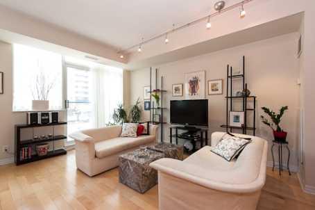 218 - 80 Port St, Condo with 2 bedrooms, 2 bathrooms and 1 parking in Mississauga ON | Image 3