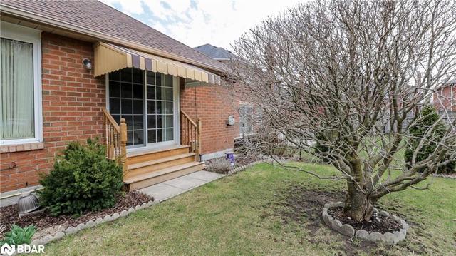 8 Tomlin Court, House detached with 3 bedrooms, 3 bathrooms and 6 parking in Barrie ON | Image 9