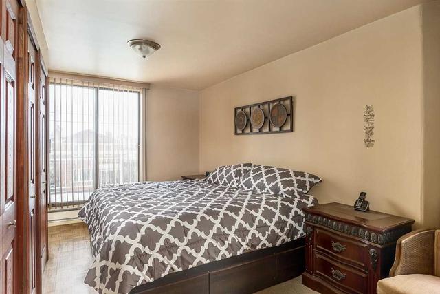 1157 Roselawn Ave, House detached with 2 bedrooms, 3 bathrooms and 5 parking in Toronto ON | Image 2