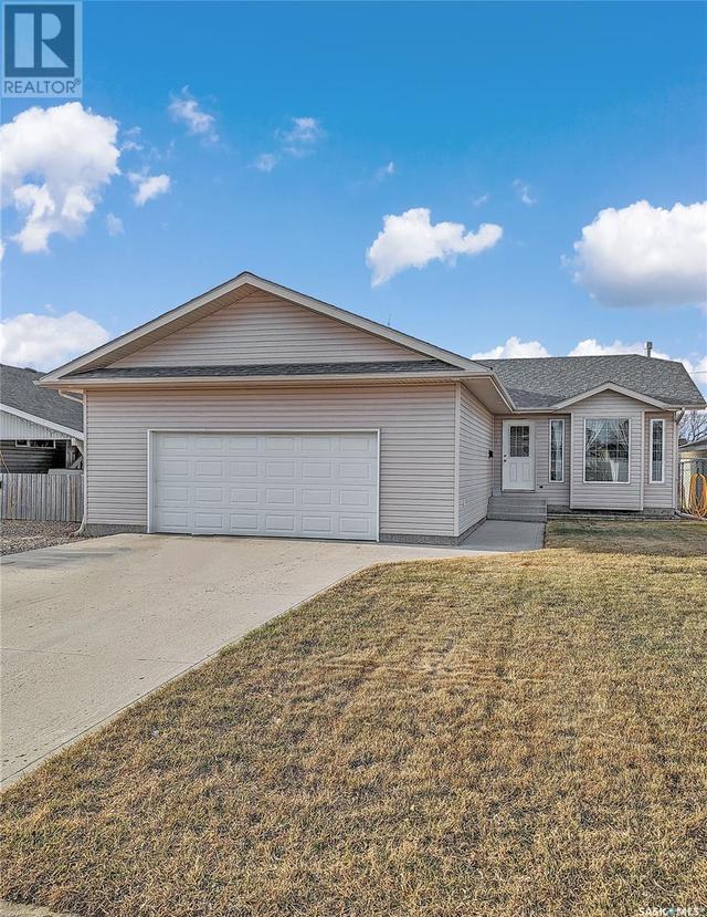 305 2nd Street W, House detached with 4 bedrooms, 2 bathrooms and null parking in Warman SK | Image 1