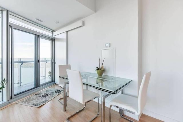5602 - 12 York St, Condo with 2 bedrooms, 2 bathrooms and 1 parking in Toronto ON | Image 13