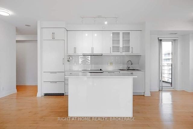 404 - 21 Clairtrell Rd, Condo with 2 bedrooms, 2 bathrooms and 1 parking in Toronto ON | Image 24