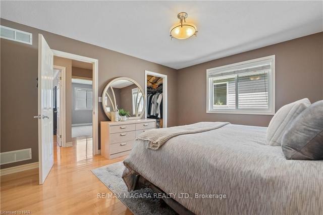 7797 Bishop Ave, House detached with 3 bedrooms, 2 bathrooms and 6 parking in Niagara Falls ON | Image 10